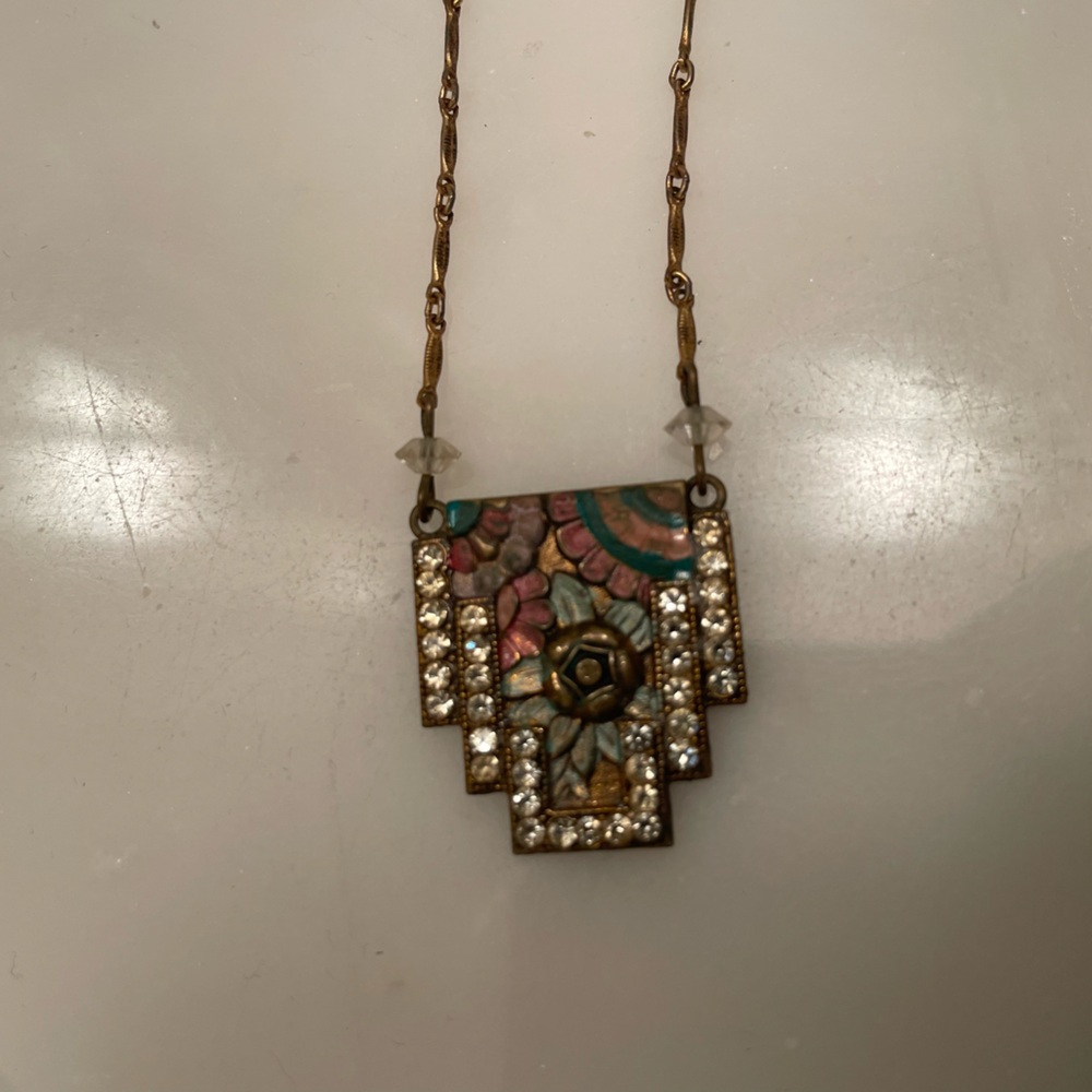 Art Deco design pendant